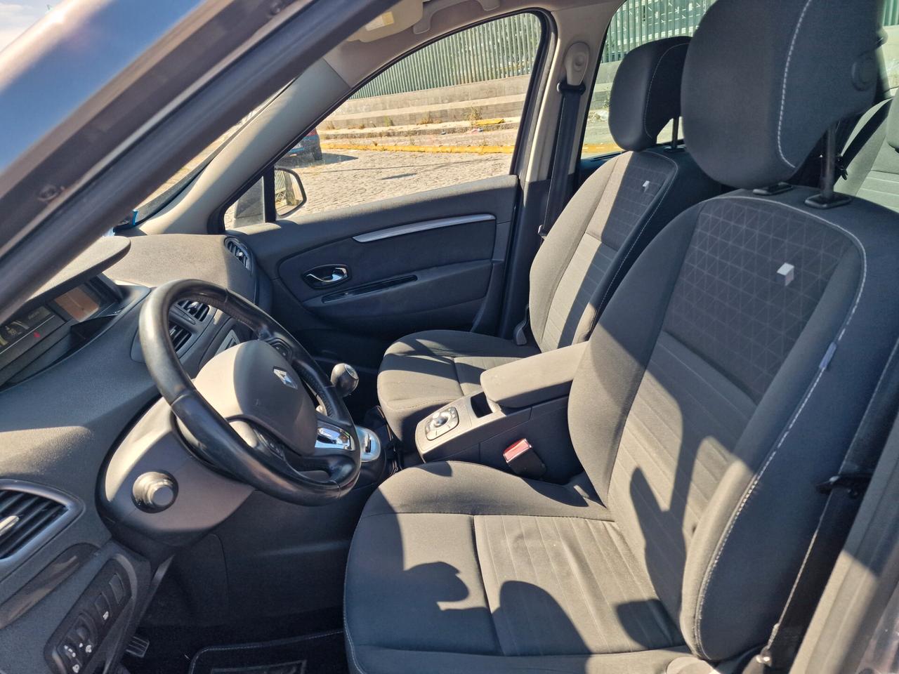 Renault Scenic XMod 1.5 dCi 110 7 POSTI