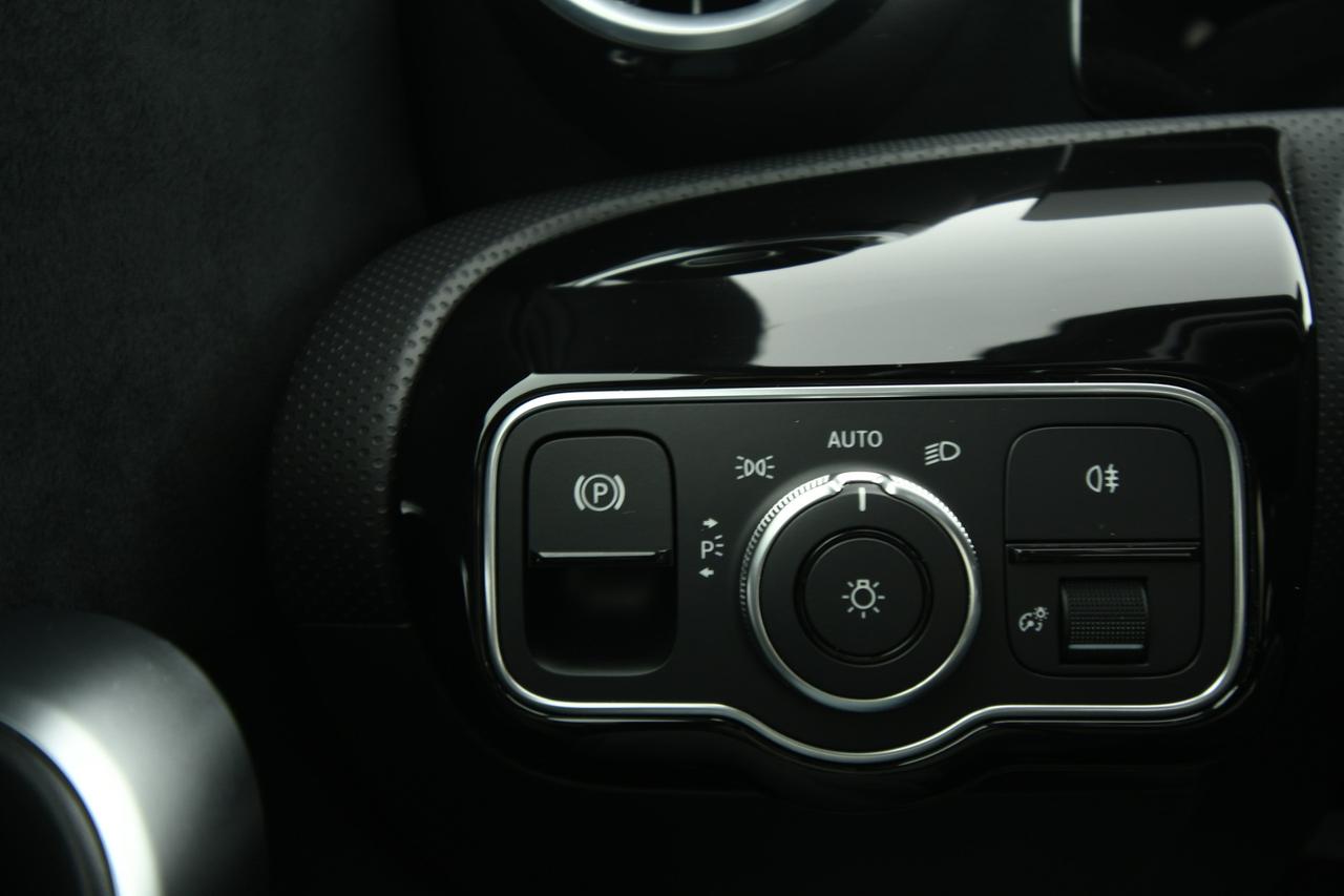 Mercedes-Benz A 250 e phev (eq-power) Premium auto CAMERA+APP CONNECT+C18"