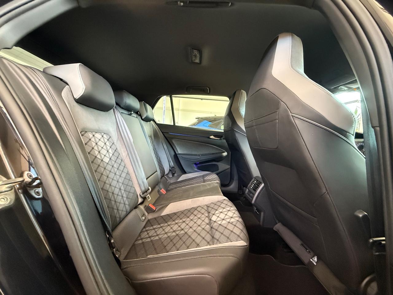 Volkswagen Golf 1.5 eTSI 150 CV EVO ACT DSG R-Line