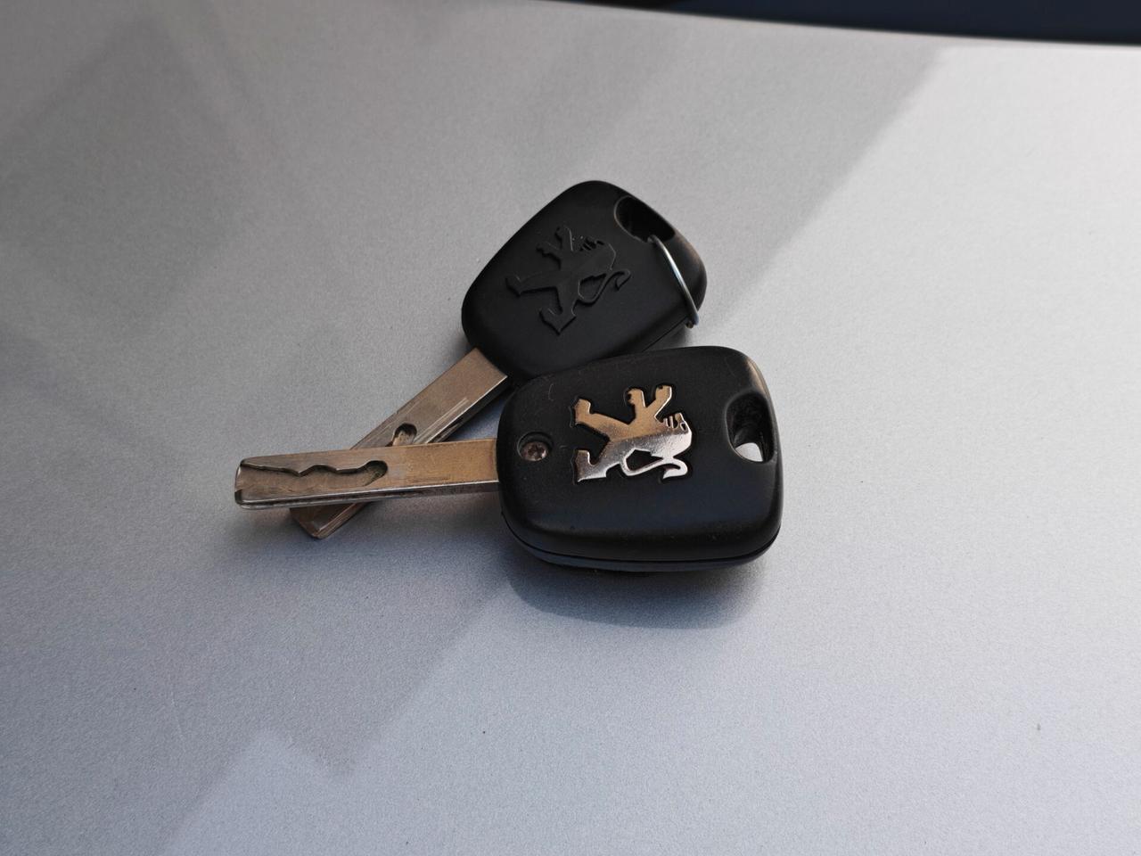 Peugeot 307 1.6 BENZINA 110cv / 61.000km / Unipro