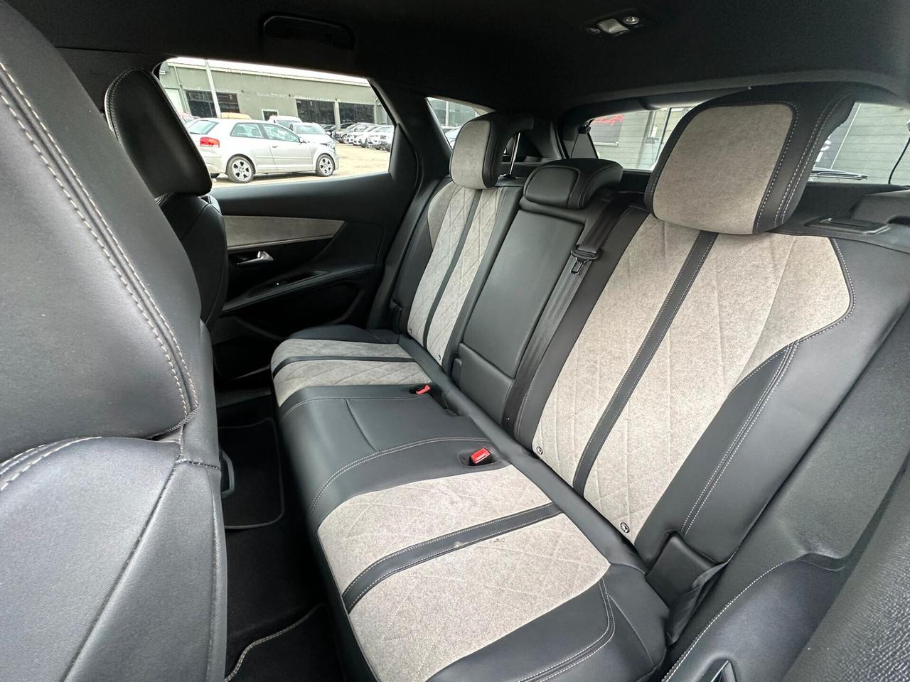 Peugeot 3008 Hybrid4 300 e-EAT8 GT