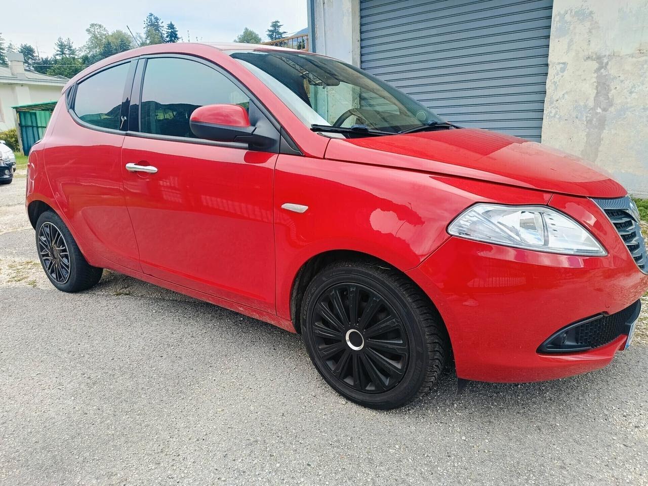 Lancia Ypsilon 1.2 69 CV 5 porte GPL Ecochic Silver