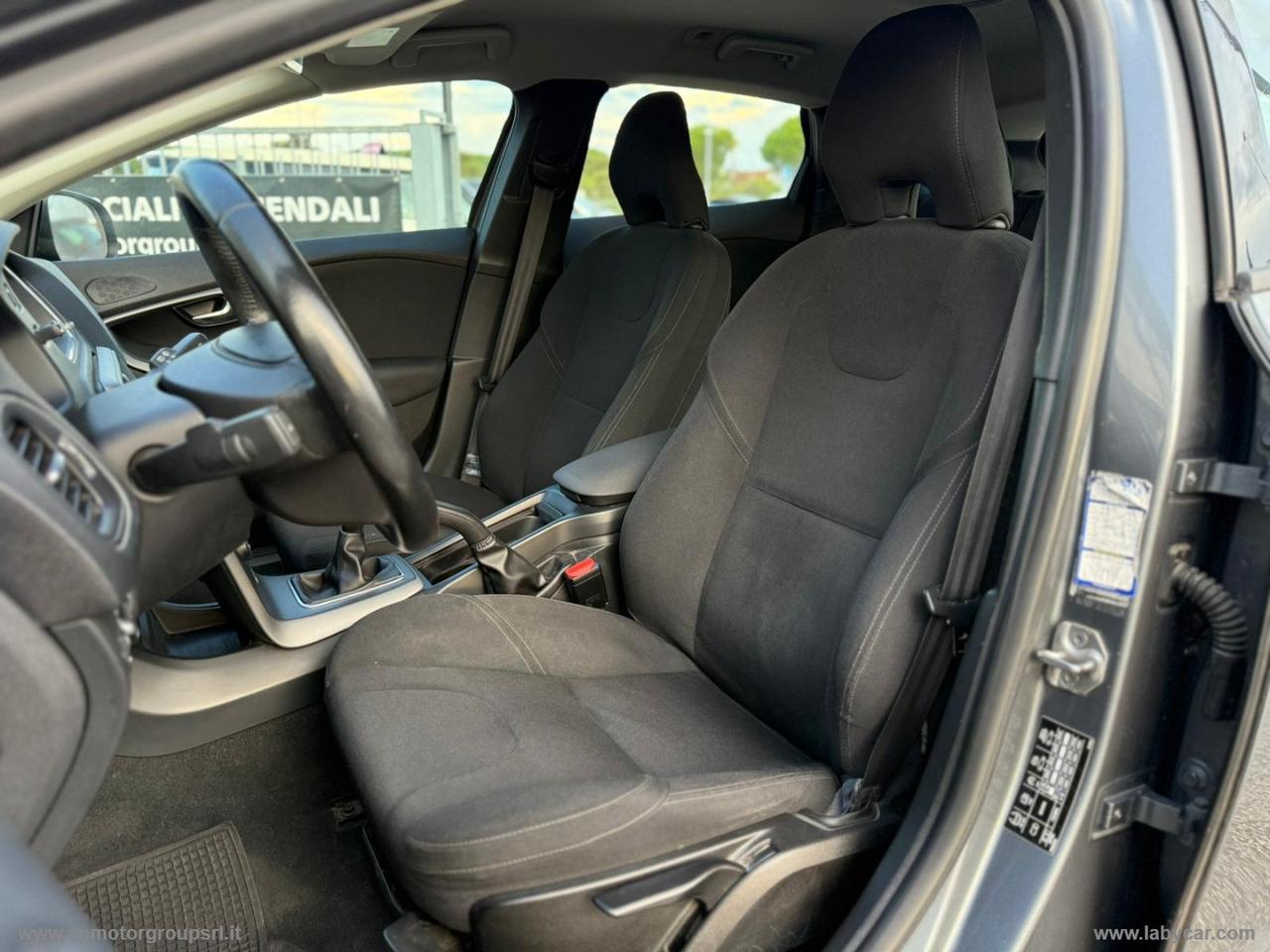 VOLVO V40 D2 Momentum