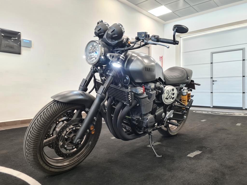 YAMAHA XJR 1300