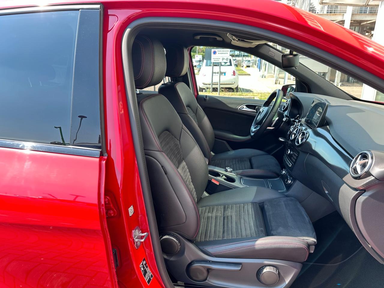 Mercedes B 200d PREMIUM AMG! AUTOMATICA! FARI LED! RETROCAMERA!