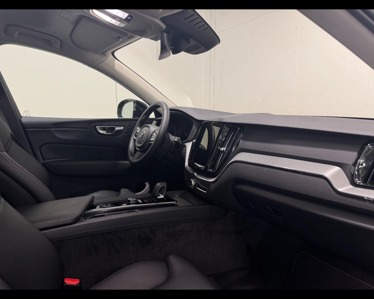 VOLVO XC60 B4 AUTO PLUS DARK