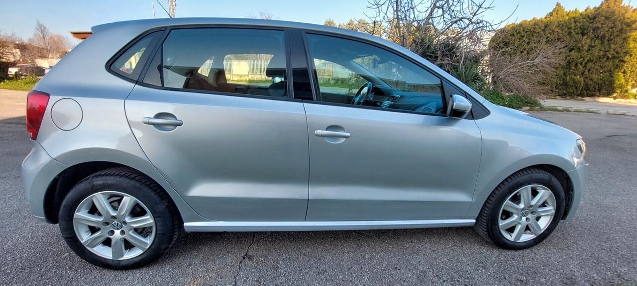 POLO 1,6 DIESEL 90 CV TELEFONO SENSORI COMANDI AL VOLANTE LEGA IMPECCABILE X NEOPATENTATI
