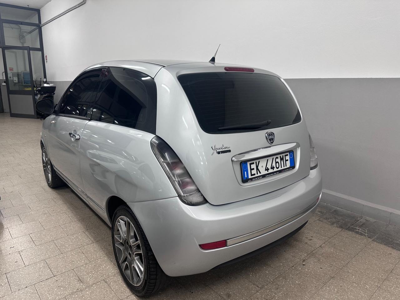 Lancia Ypsilon 1.3 MJT 75 CV Unyca 2012