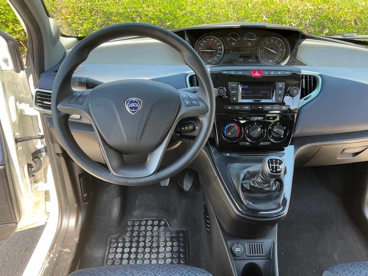 Lancia Ypsilon 1.0 70Cv FireFly Hybrid Gold 5 Posti
