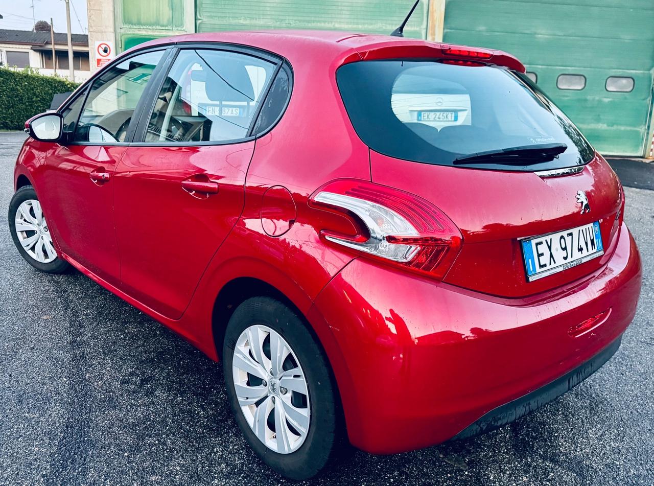 Peugeot 208 1.4 HDi 68 CV 5 porte Allure
