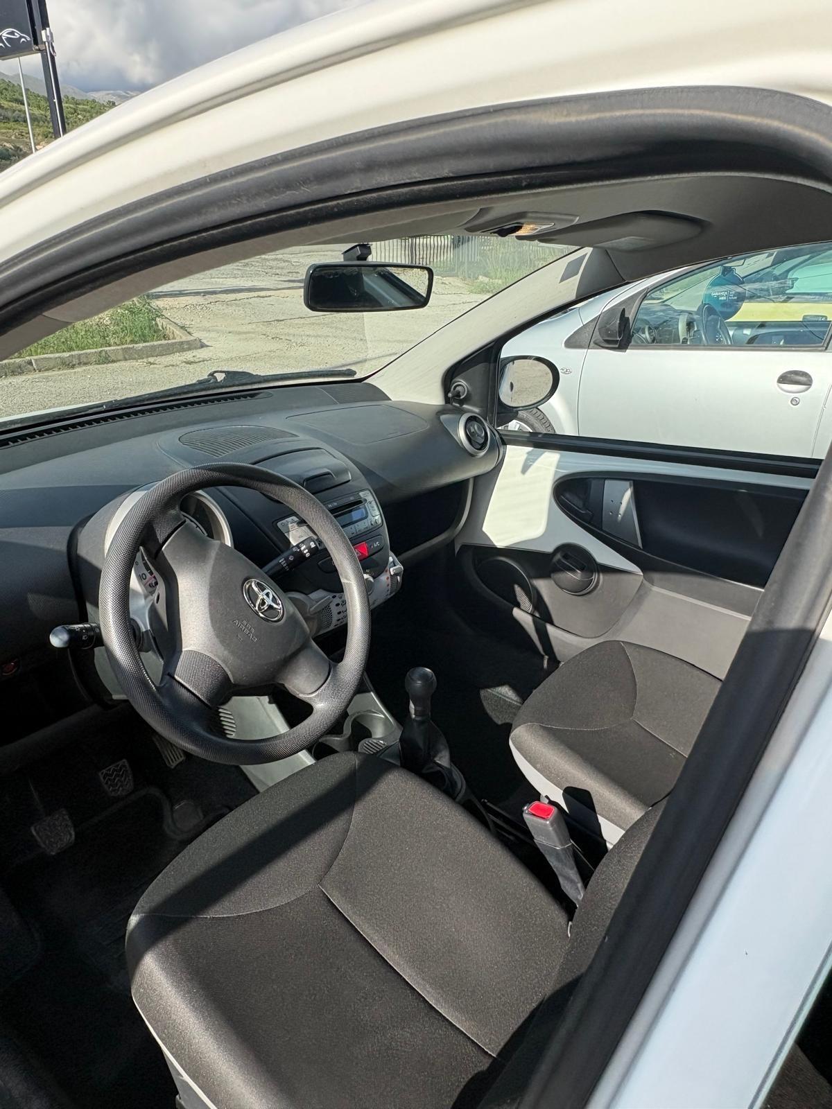 Toyota Aygo 1.0 12V VVT-i 5 porte Orange Connect MMT
