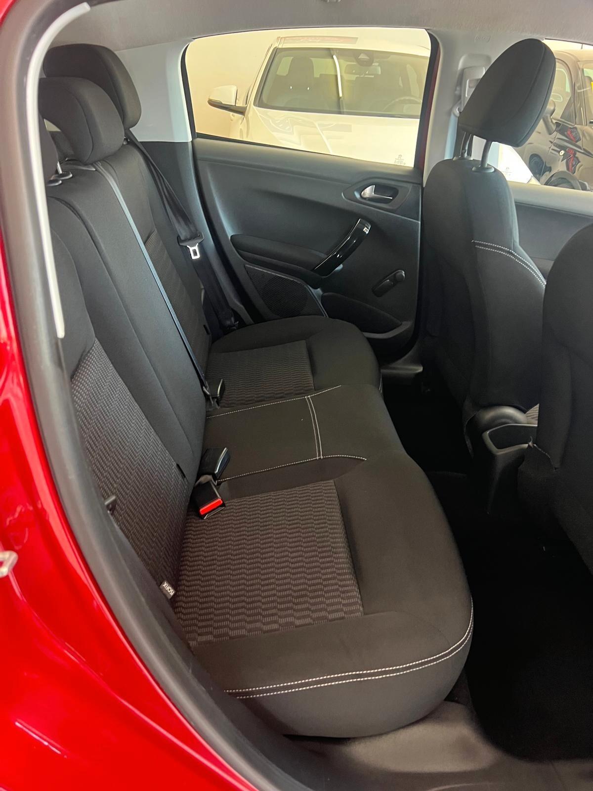 Peugeot 208 PureTech 82 5 porte ALLURE