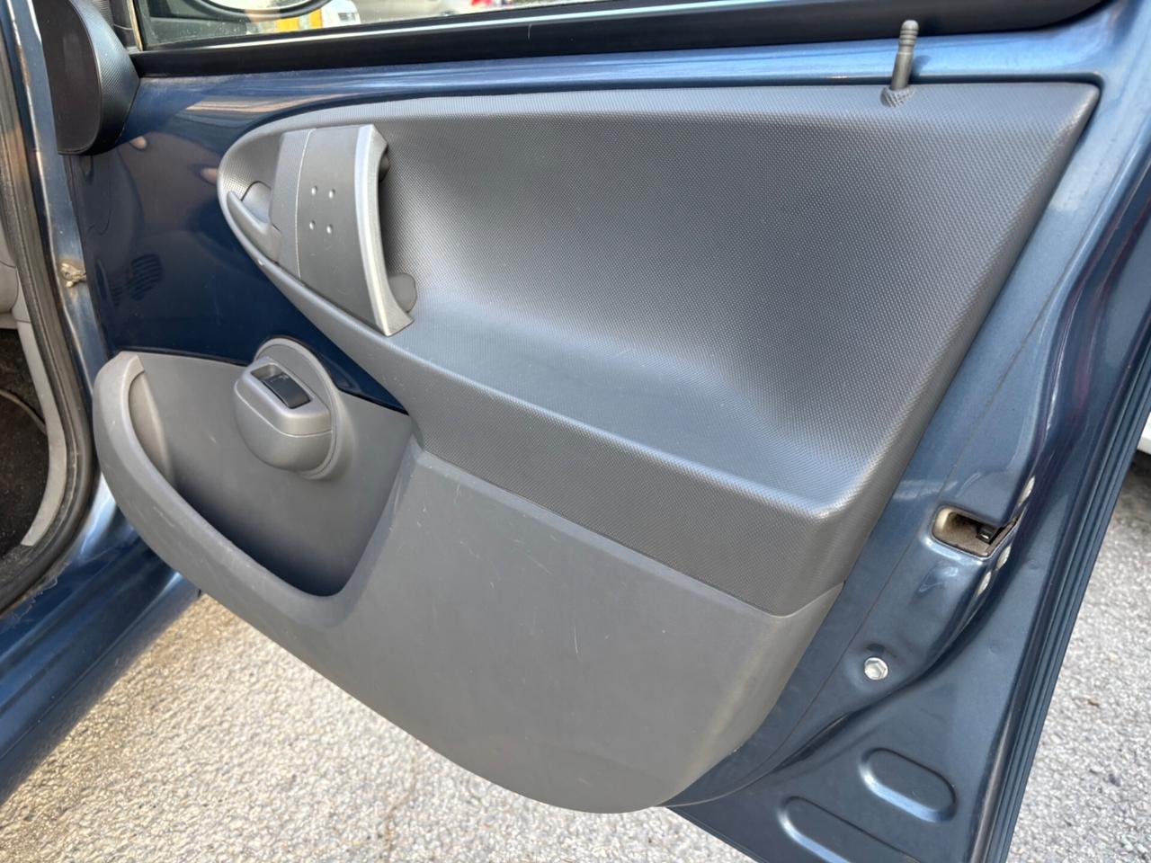 Toyota Aygo 1.0 5 porte Sol OK NEOPATENTATI