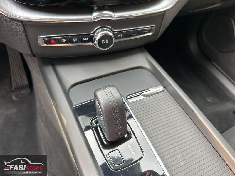 Volvo XC60 B4 AWD 211 Cv Geartronic Momentum Pro
