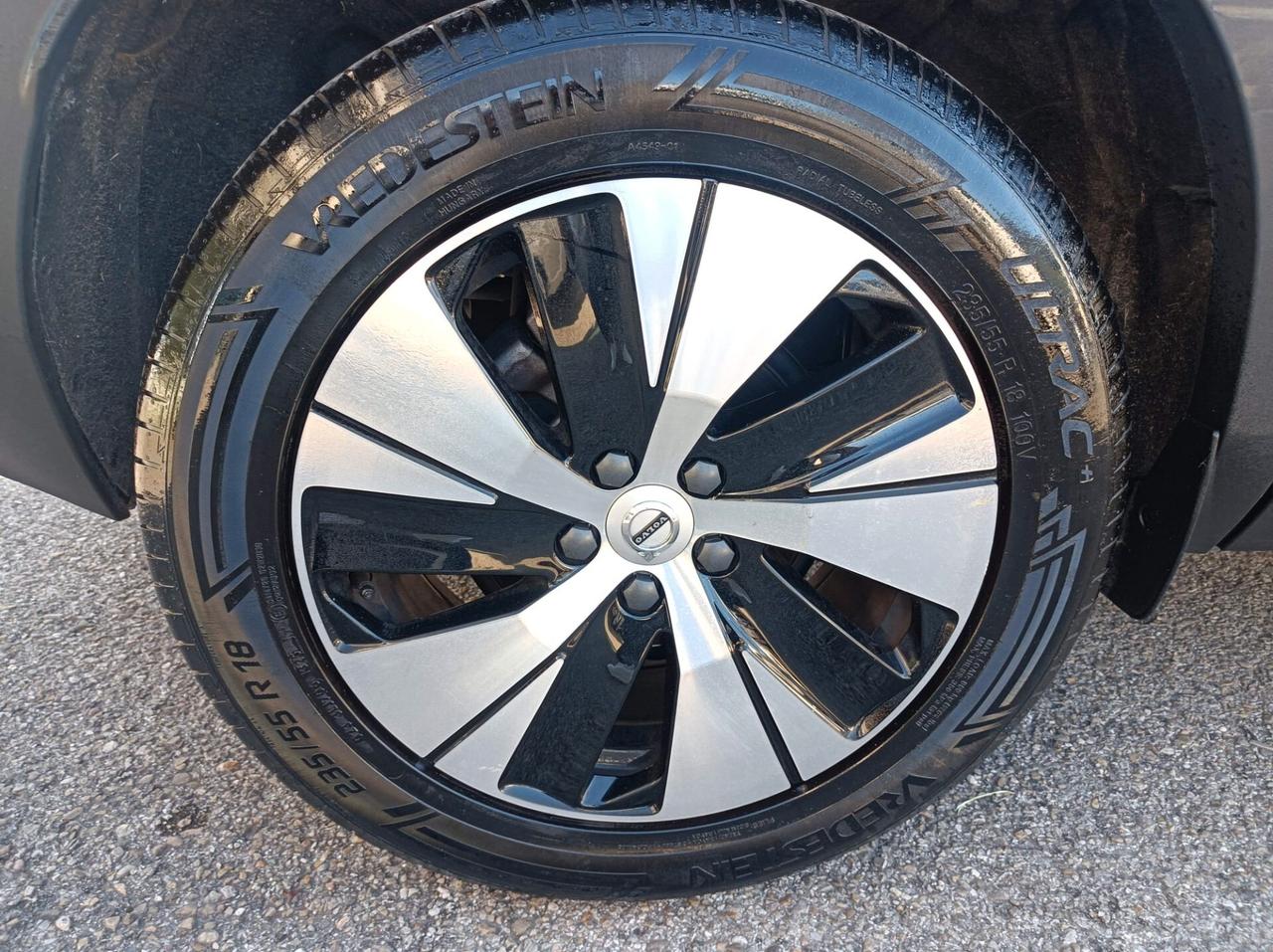 Volvo XC40 T2 Geartronic Momentum Pro