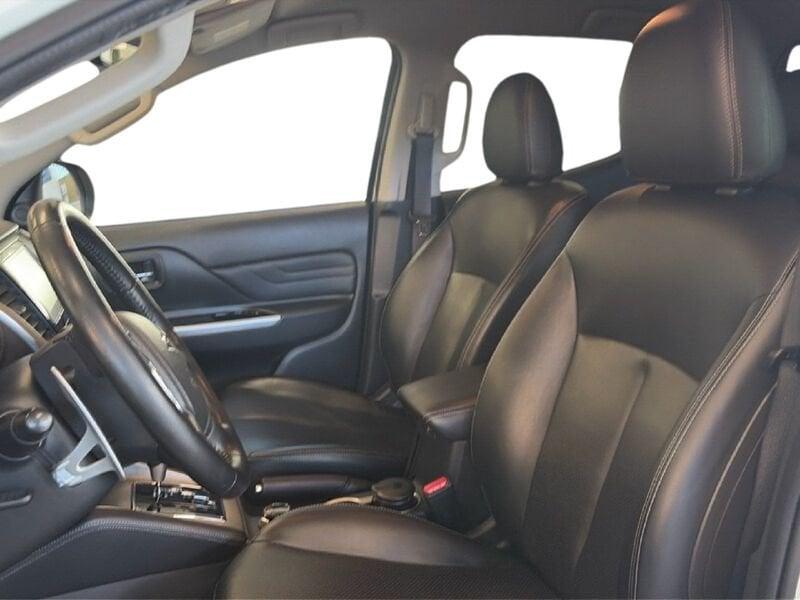 Mitsubishi L200 L200 d.cab 2.3d Intense 4wd 150cv auto
