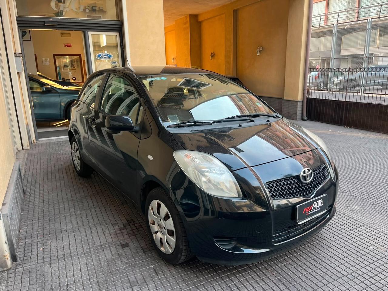 Toyota Yaris 1.0 3 porte Sol