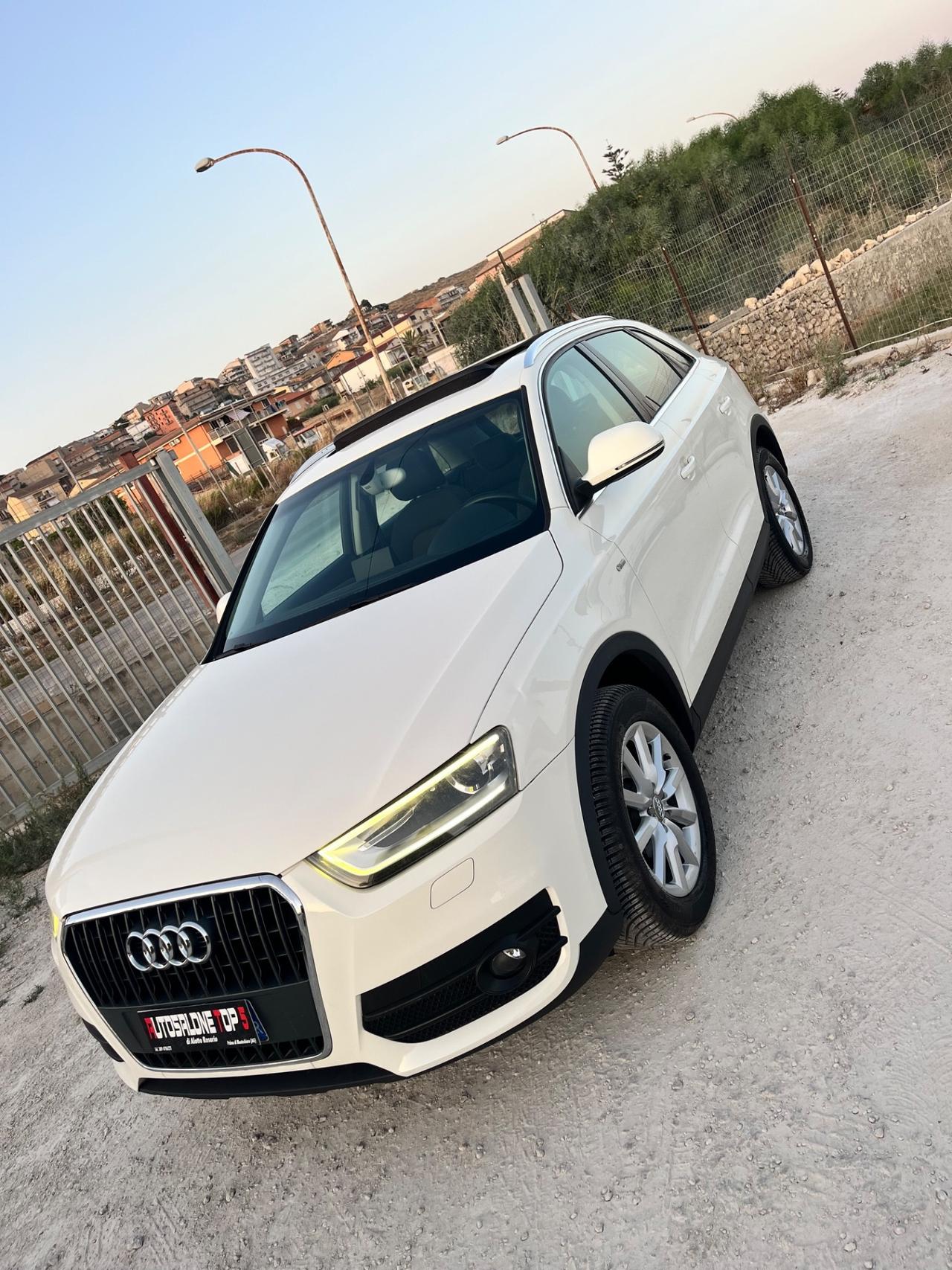 Audi Q3 2.0 TDI S-Line con navigatore uxno tetto apribile