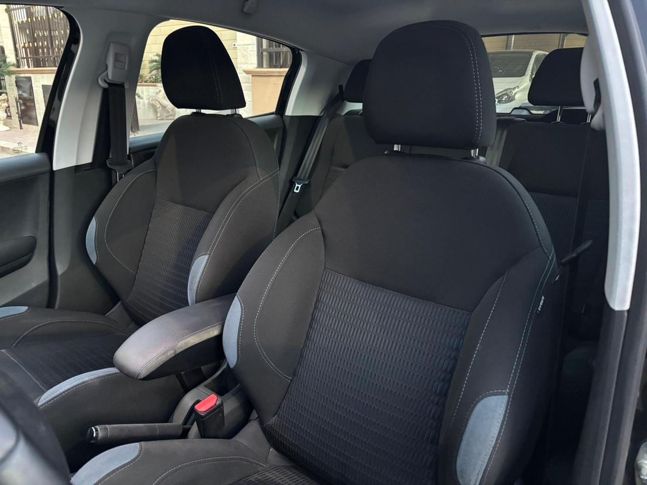 Peugeot 208 1.4 HDi 68 CV 5 porte Allure