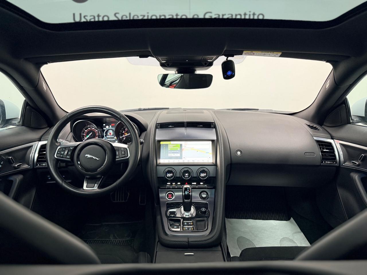 Jaguar F-Type 2.0 aut. Coupé Chequered Flag 05/2019 EURO 6D TETTO RETROCAM SCARICO