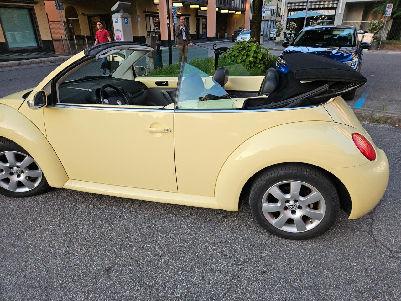 Volkswagen New Beetle 2.0 Cabrio Automatica