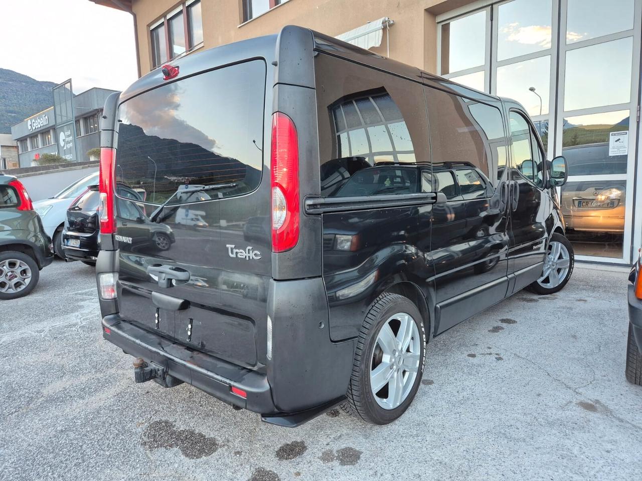 RENAULT TRAFIC 8 POSTI VERGLAST