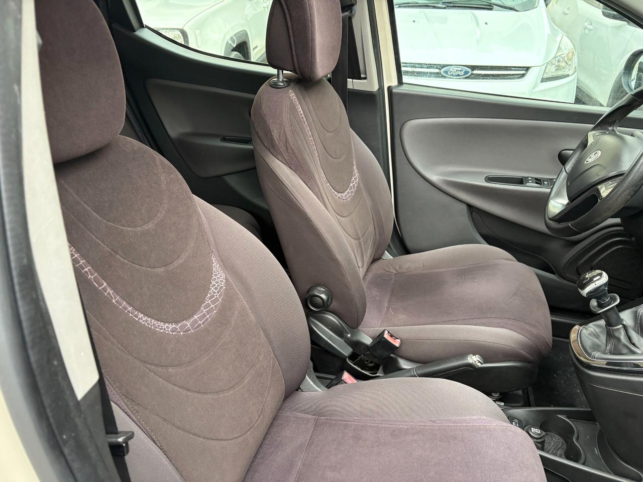 Lancia Ypsilon 0.9 TwinAir 85 CV 5 porte S&S Platinum