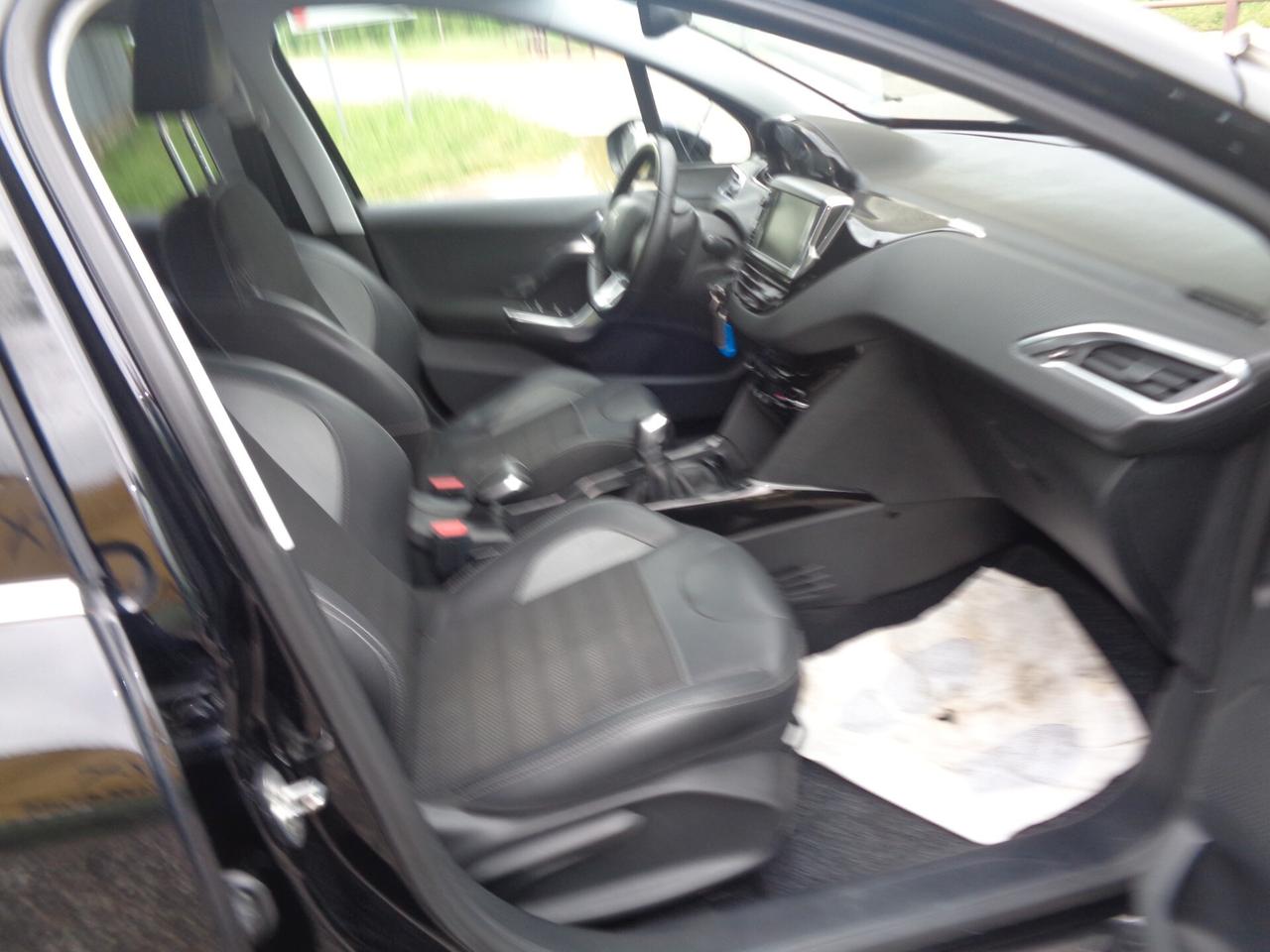 Peugeot 2008 BlueHDi 100 GT Line da vetrina