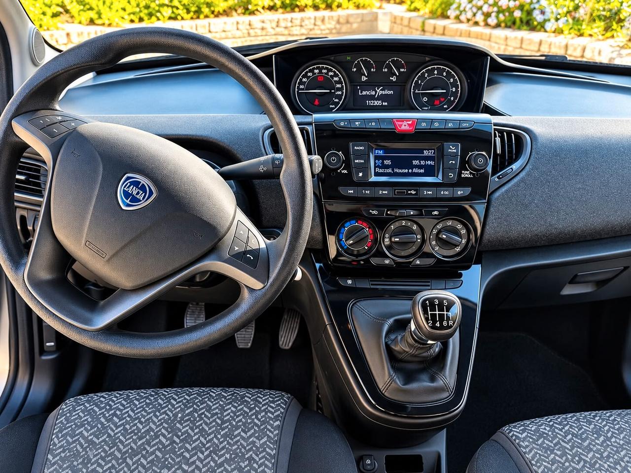 Lancia Ypsilon 1.0 FireFly 5 porte S&S Hybrid Silver