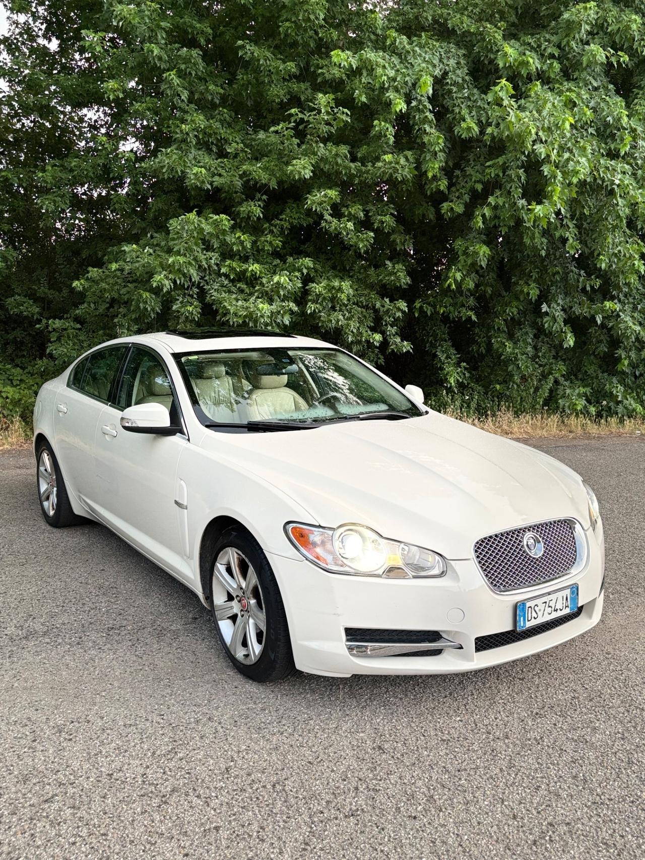 Jaguar XF 2.7D V6 Premium Luxury