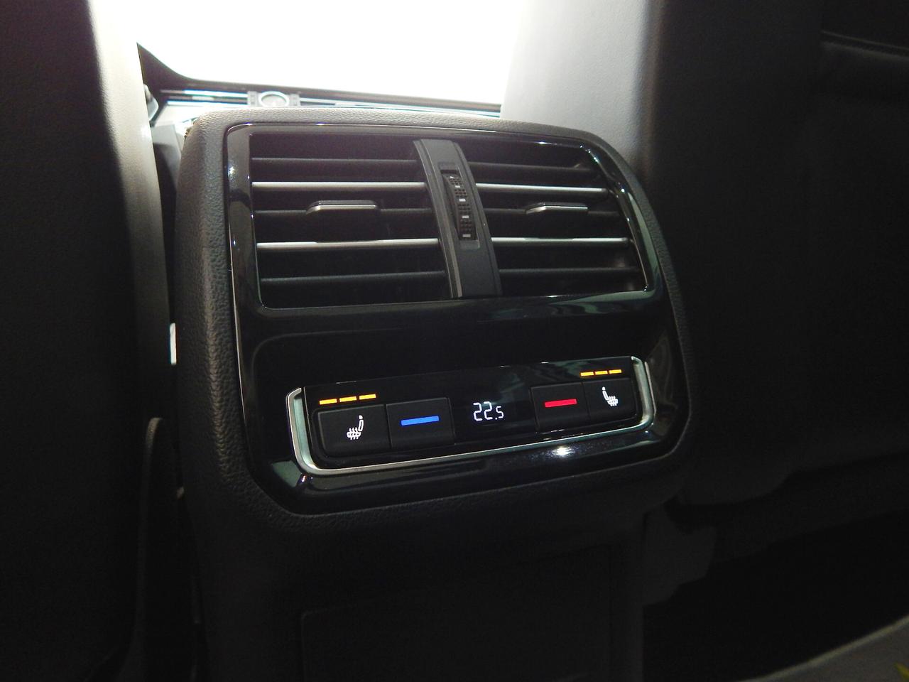 Volkswagen Passat Variant 2.0 TDI Highline 4motion 190cv DSG TETTO-NAVI-PELLE-LED