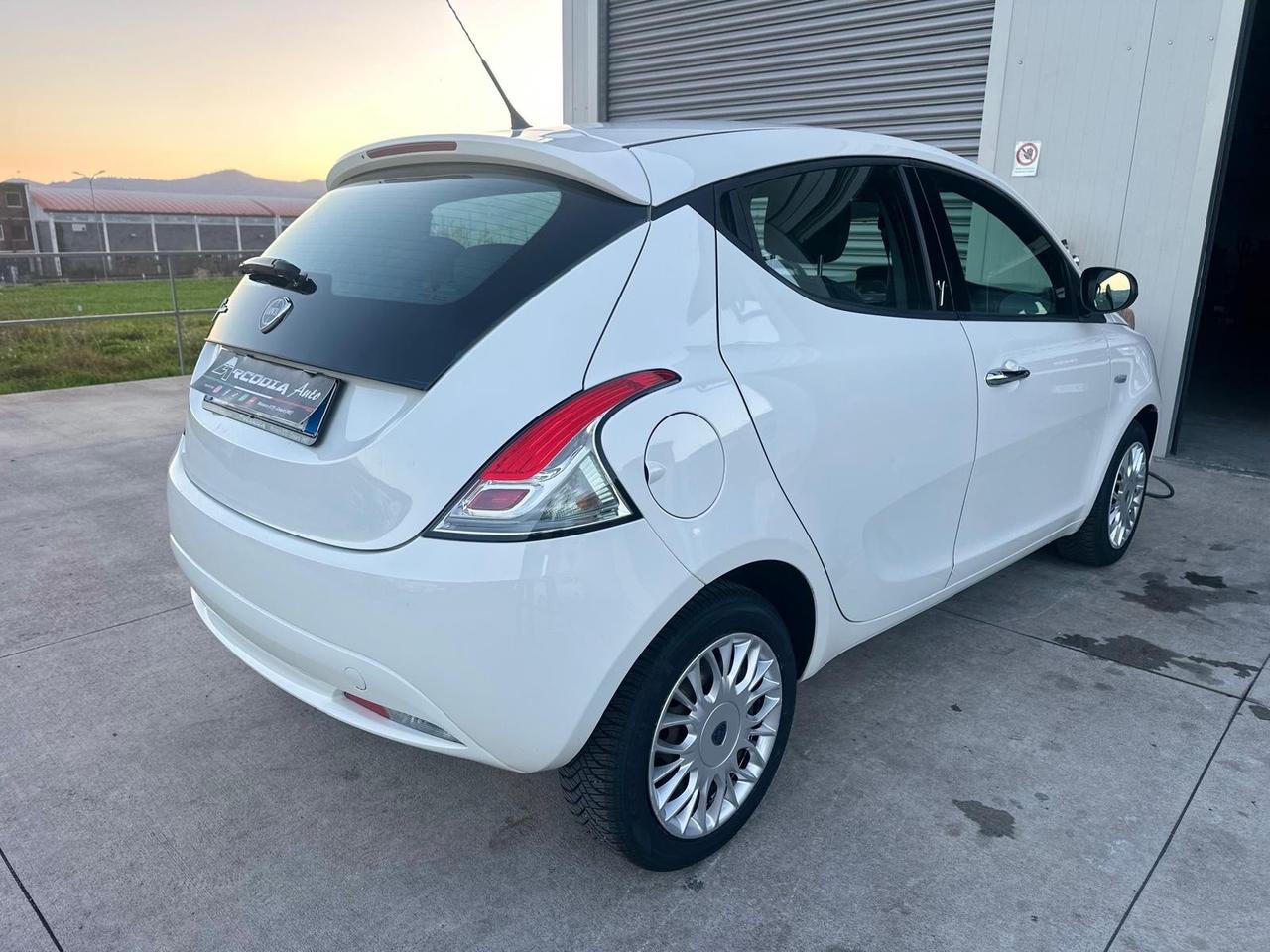 Lancia Ypsilon 1.2 69 CV 5 porte Platinum