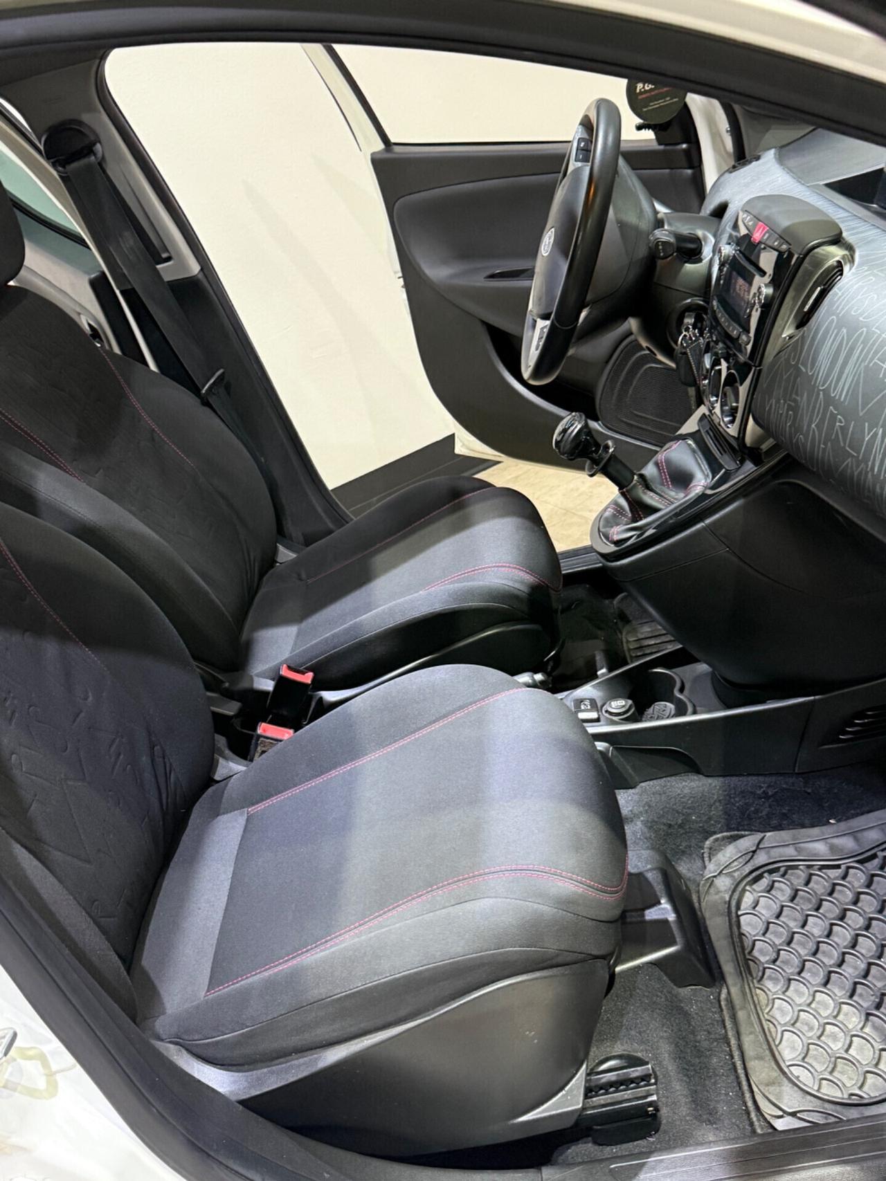 Lancia Ypsilon 1.2 69 CV 5 porte Elefantino rosa london paris