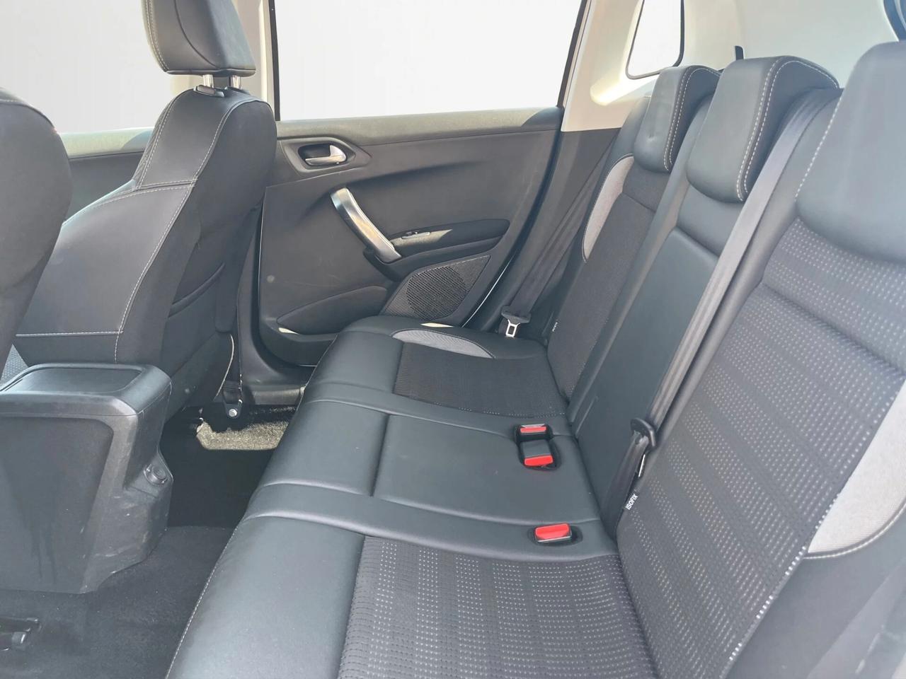 Peugeot 2008 BlueHDi 100 S&S Allure