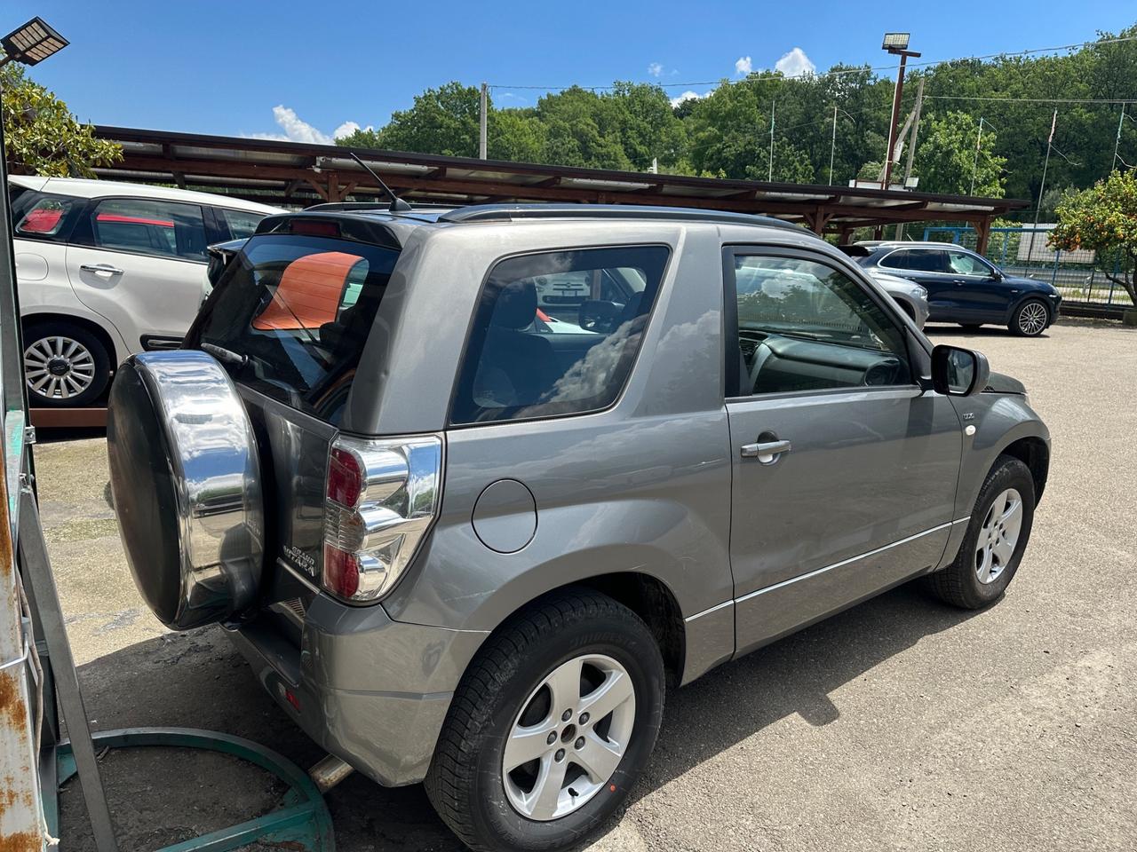 Suzuki Grand Vitara 1.9 3 porte grandinata