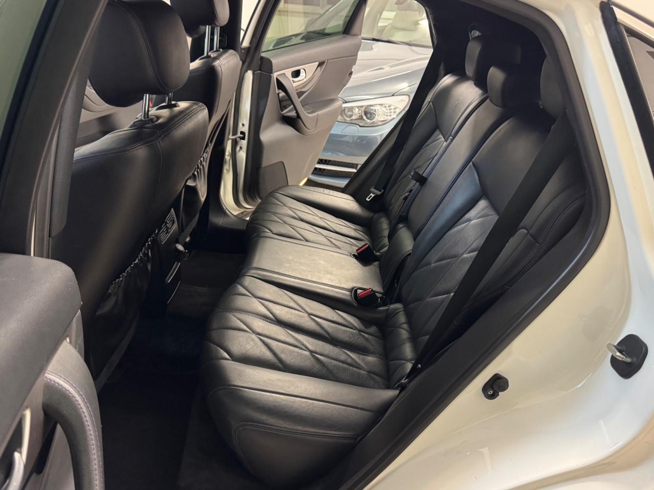 Infiniti QX70 S 3.0D V6 238cv Full
