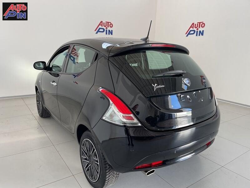 Lancia Ypsilon 1.0 FireFly 5 porte S&S Hybrid Gold *Display*