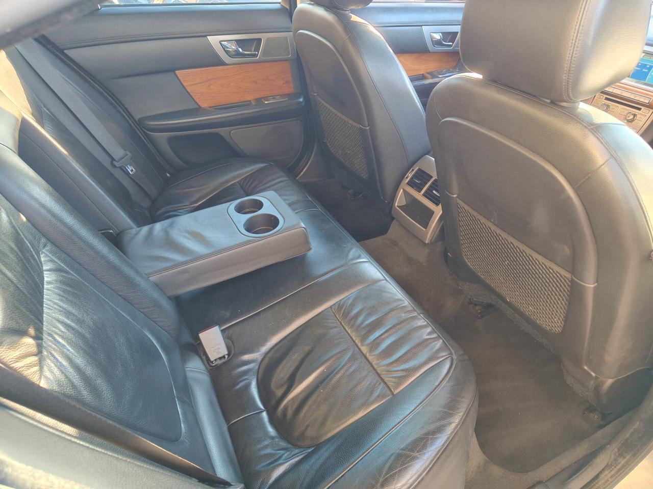 Jaguar XF 3.0 D V6 Luxury