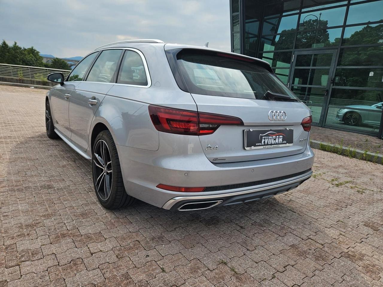 Audi A4 Avant 2.0 TDI 150 CV S tronic S line edition