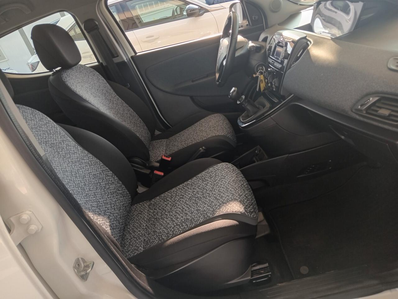 Ypsilon 1.2 C.V 69 PER NEO PATENTATI COME NUOVA