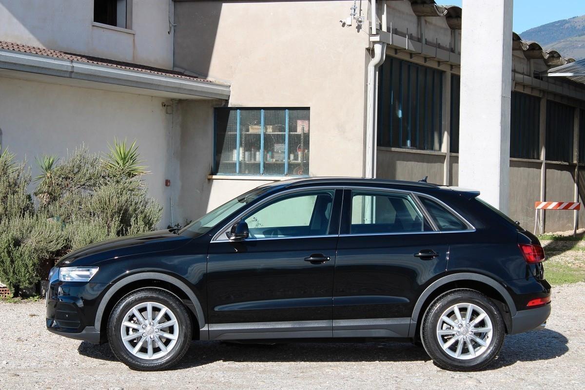 Audi Q3 2000 TDI 150 CV Business S tronic