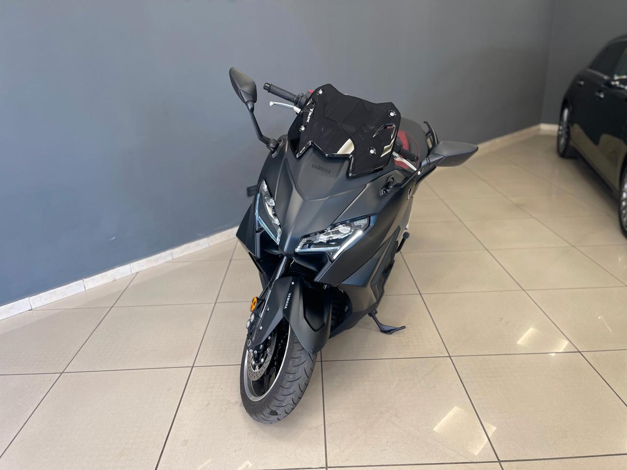 Yamaha TMAX 560 25th Anniversary black max