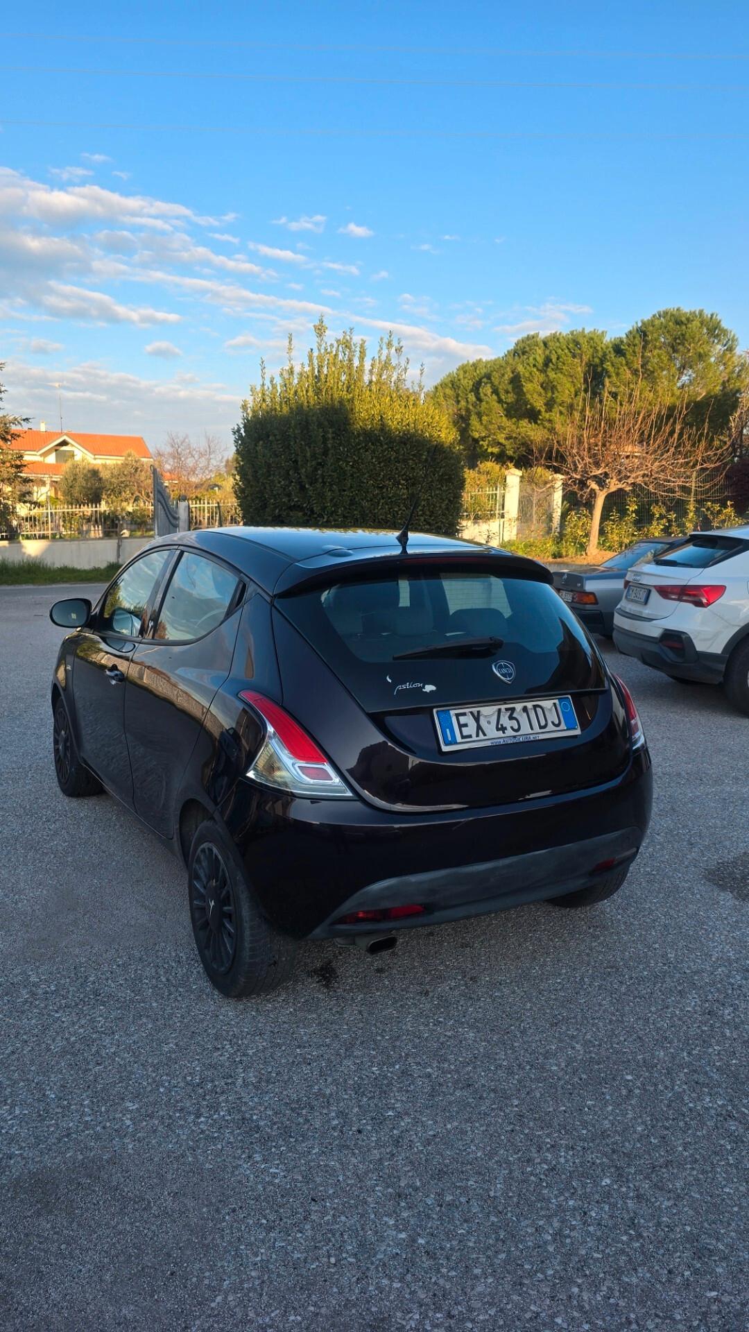 Lancia Ypsilon 1.2 69 CV 5 porte S&S Silver