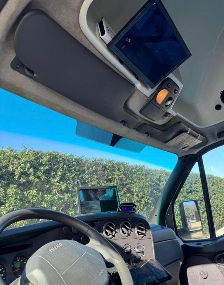 Iveco Daily 50 C11 trasporto per 3 cavalli patente B