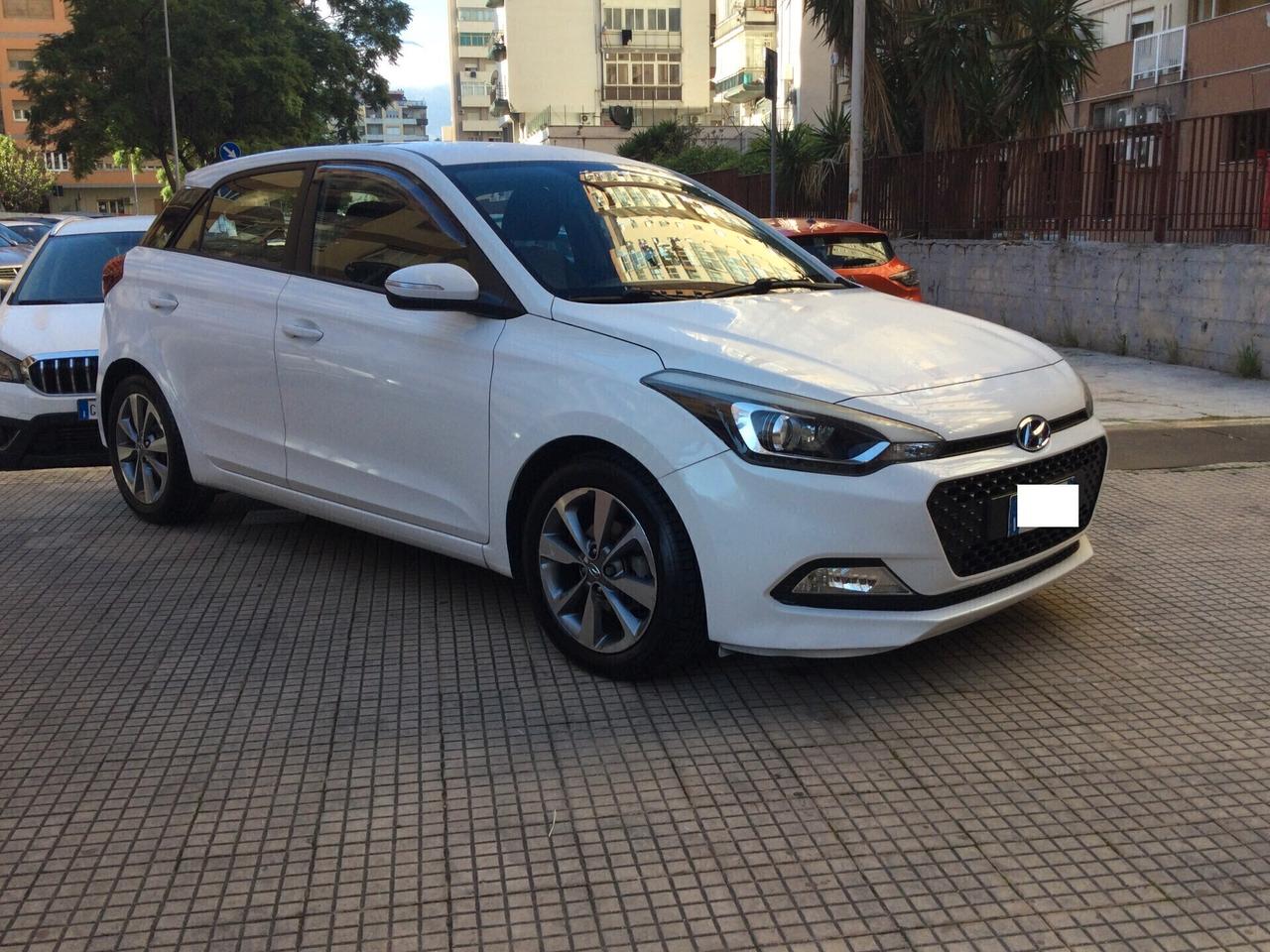 Hyundai i20 1.2 84 CV 5 porte Blackline