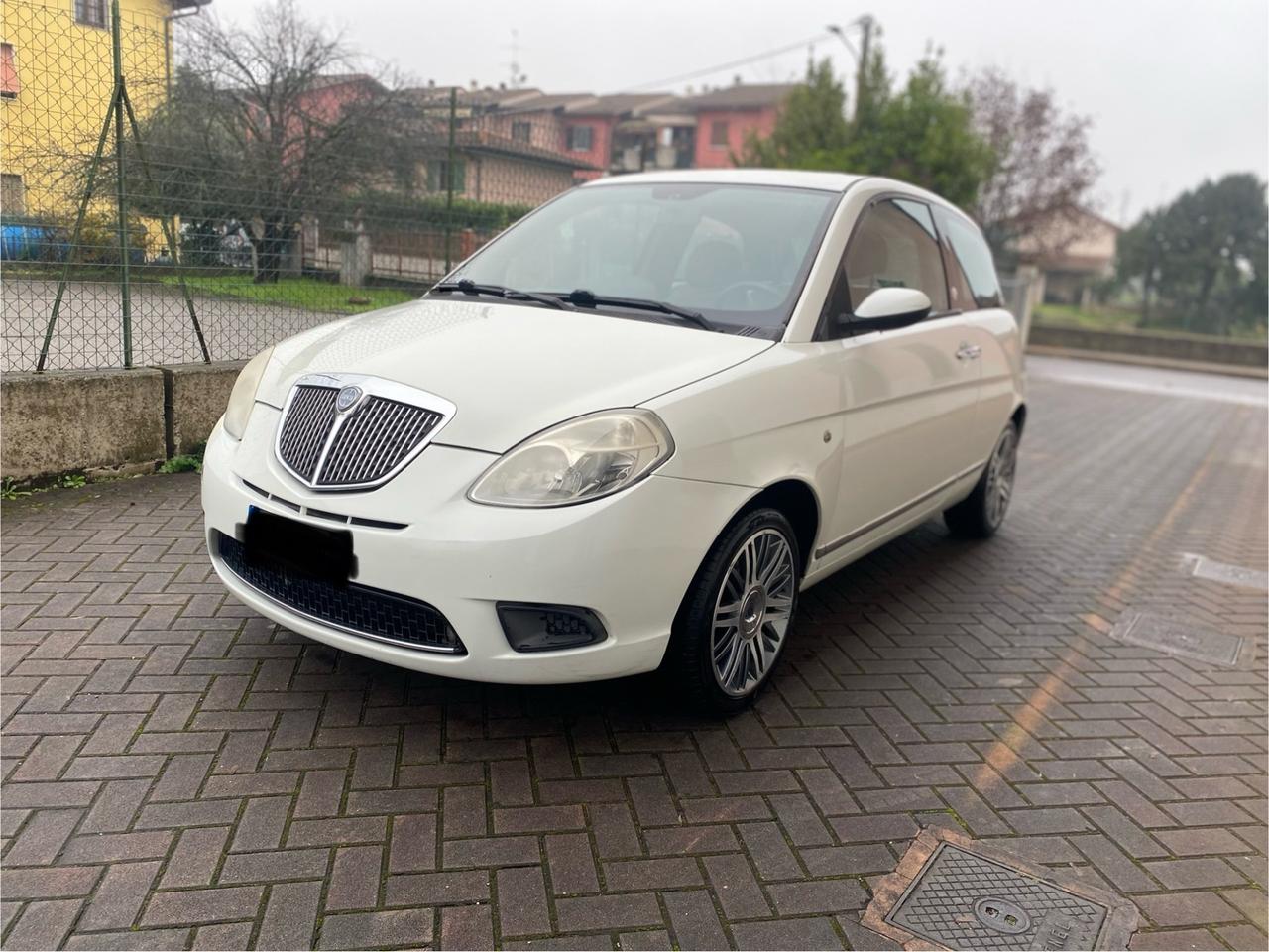 Lancia Ypsilon 1.4 Ecochic GPL interni pelle