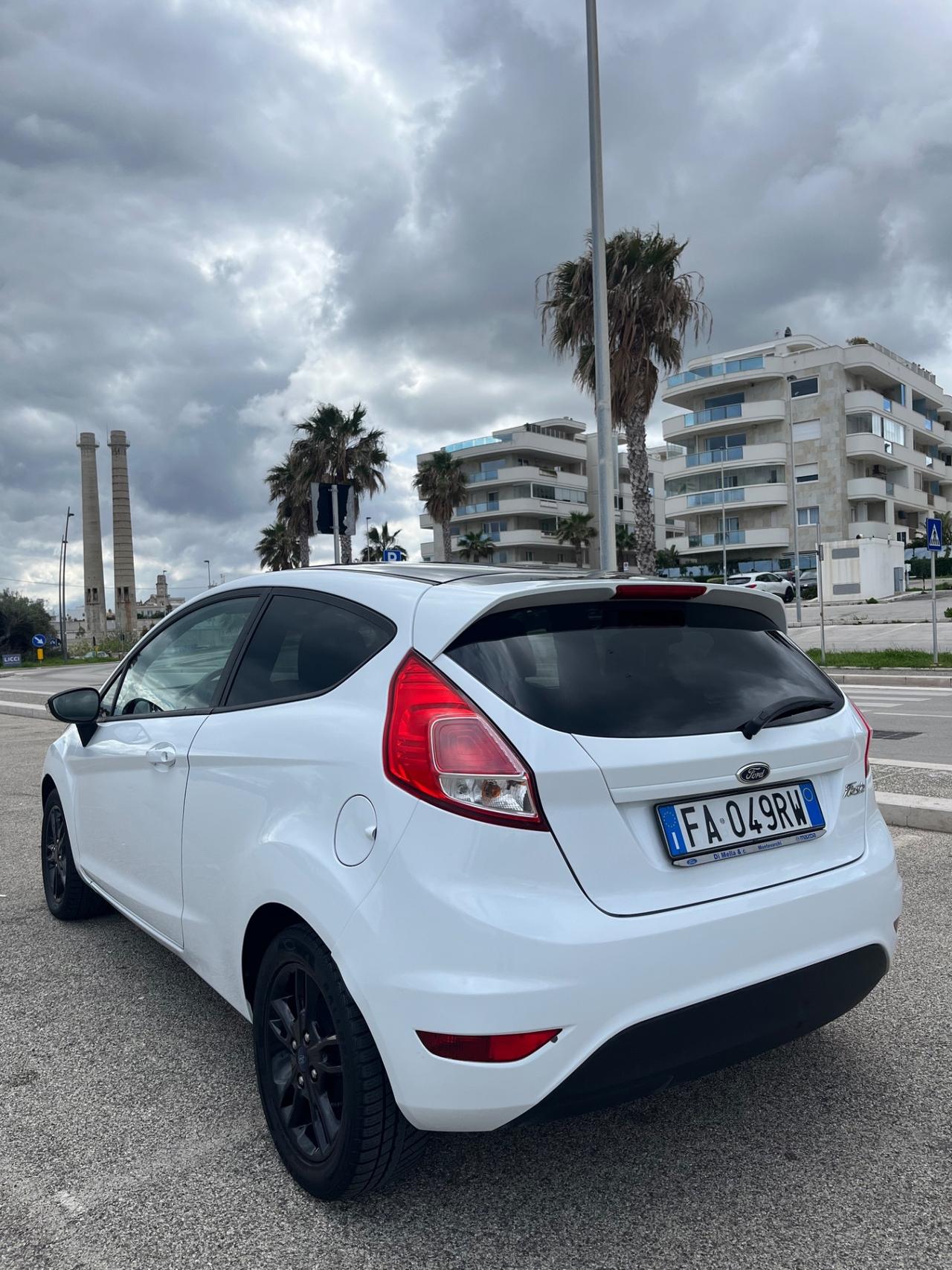 Ford Fiesta 1.5 TDCi 75CV Black & White Edition