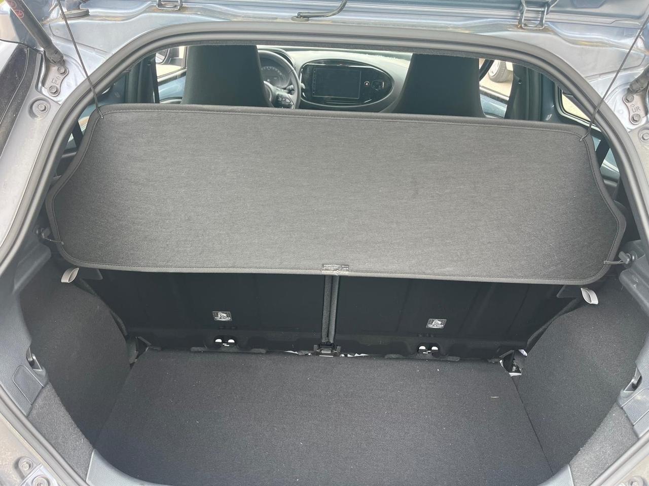 Pacchetto 2 auto incidentate : AYGO X - Hyundai I10