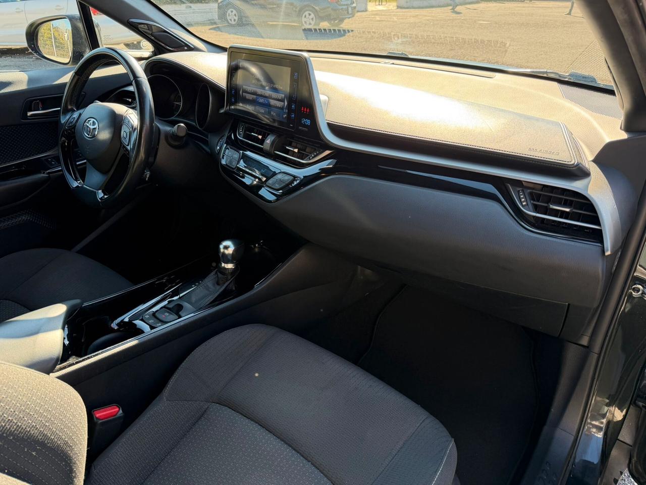 Toyota C-HR 1.8 Hybrid E-CVT Trend