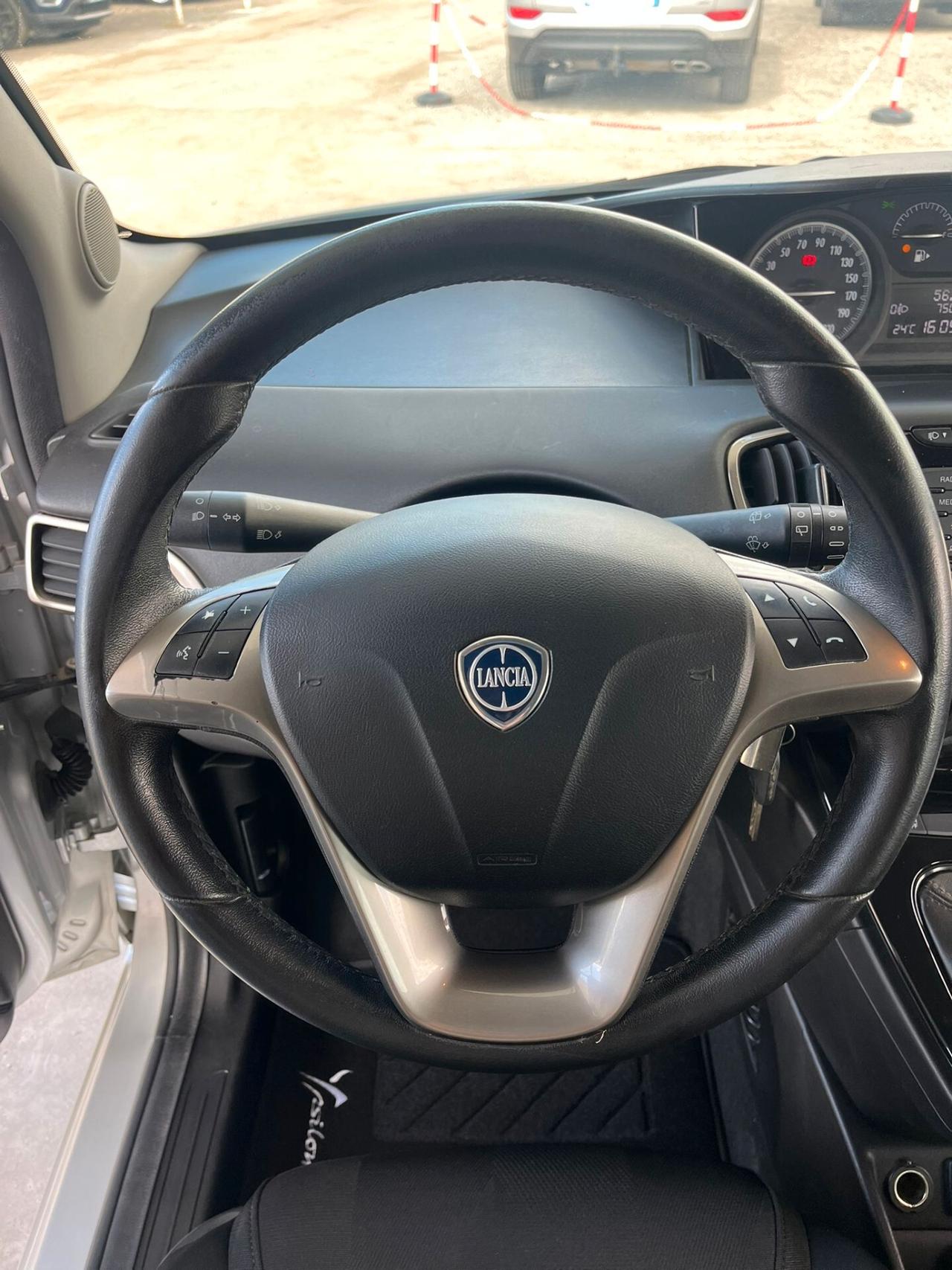 Lancia Ypsilon 1.2 69 CV 5 porte S&S Platinum